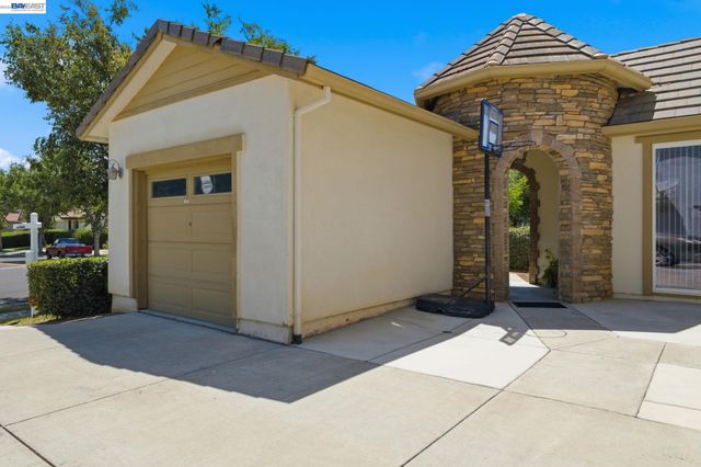 749 Ellerbrook St, Mountain House, CA 95391