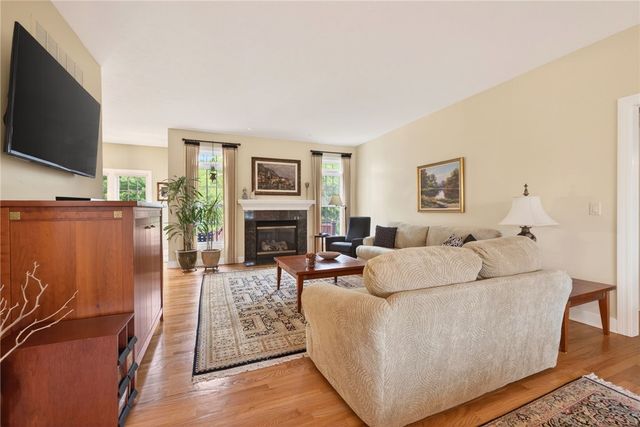 42 Peaceful Harbor Ln, Penfield, NY 14580