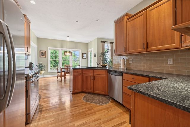 42 Peaceful Harbor Ln, Penfield, NY 14580