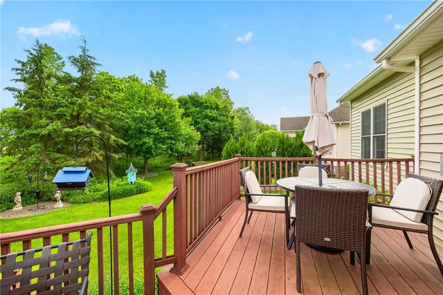 42 Peaceful Harbor Ln, Penfield, NY 14580