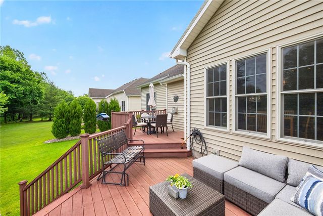 42 Peaceful Harbor Ln, Penfield, NY 14580