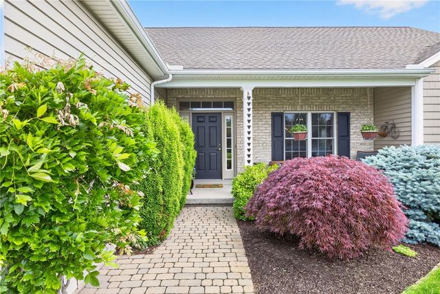 42 Peaceful Harbor Ln, Penfield, NY 14580