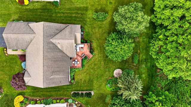 42 Peaceful Harbor Ln, Penfield, NY 14580