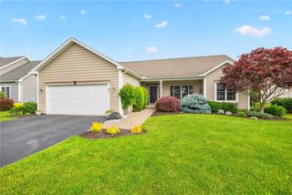 42 Peaceful Harbor Ln, Penfield, NY 14580