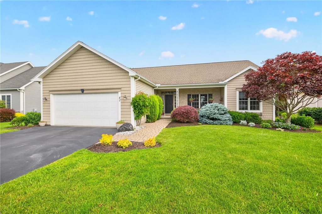 42 Peaceful Harbor Ln, Penfield, NY 14580