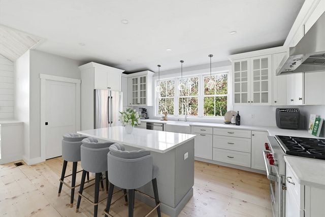 22 Hickorywood, Plymouth, MA 02360