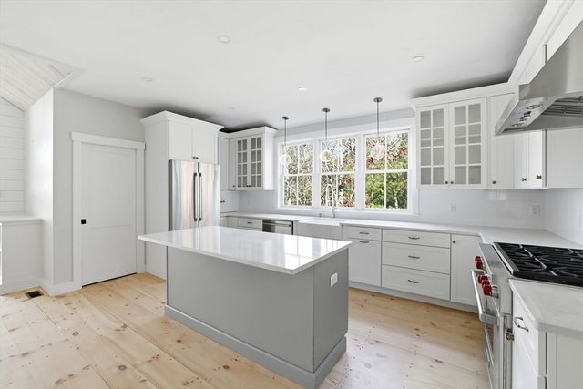 22 Hickorywood, Plymouth, MA 02360