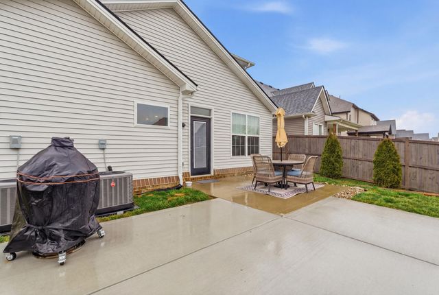 1276 Angus Trail, Lexington, KY 40509