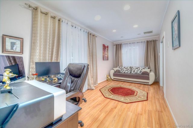 34 Reyam Road, Lynbrook, NY 11563