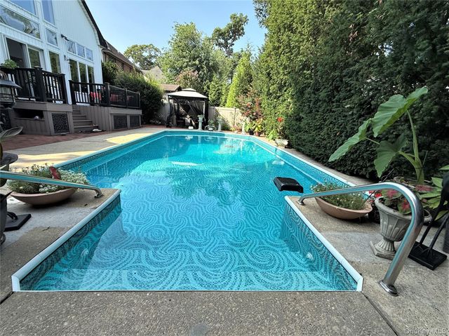 34 Reyam Road, Lynbrook, NY 11563
