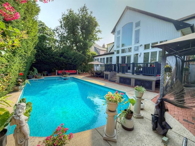 34 Reyam Road, Lynbrook, NY 11563
