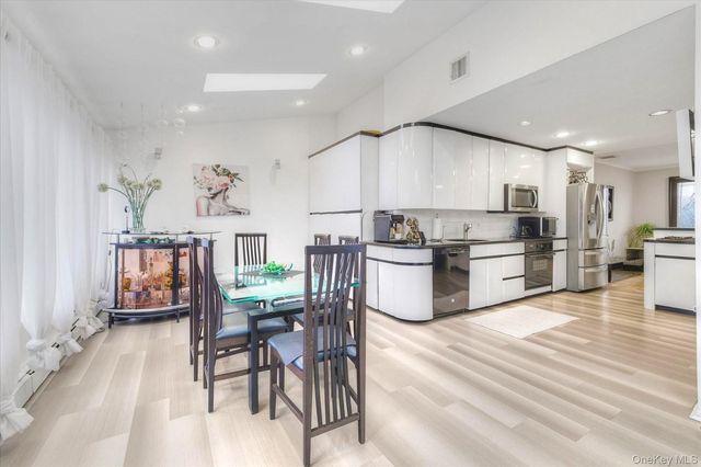 34 Reyam Road, Lynbrook, NY 11563