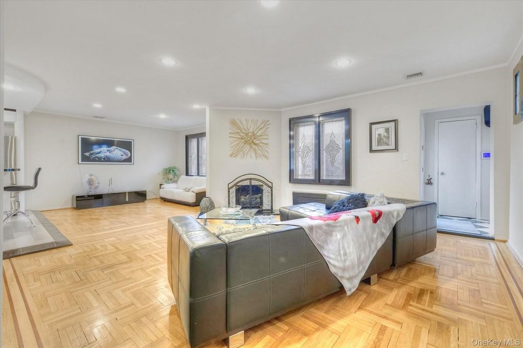 34 Reyam Road, Lynbrook, NY 11563 — photo 4