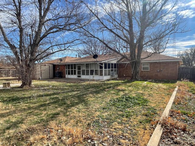 1000 Pine, Dimmitt, TX 79027