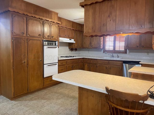 1000 Pine, Dimmitt, TX 79027