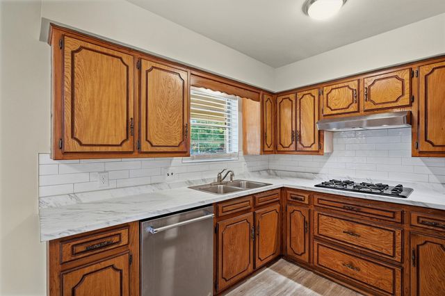400 E Murdock Street, Collinsville, TX 76233