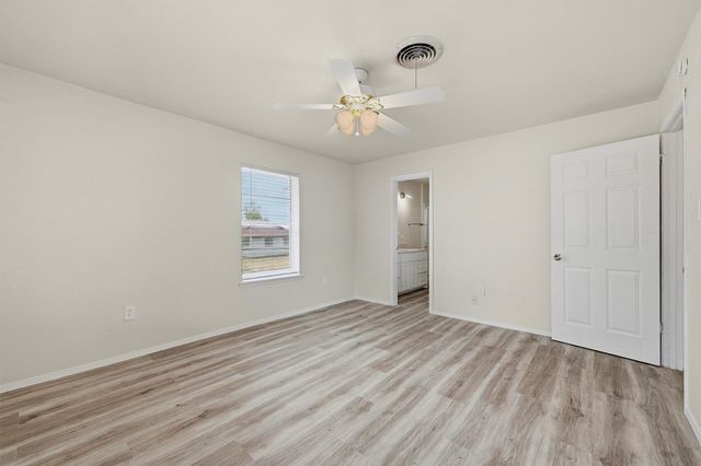 400 E Murdock Street, Collinsville, TX 76233