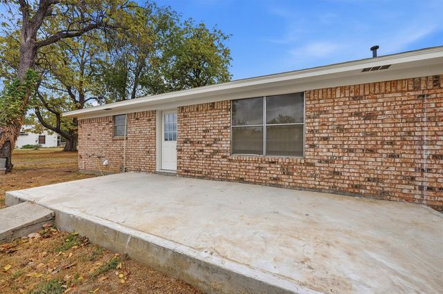 400 E Murdock Street, Collinsville, TX 76233