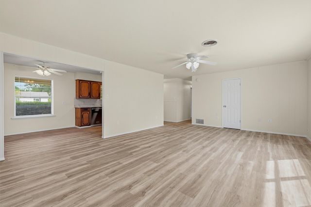 400 E Murdock Street, Collinsville, TX 76233