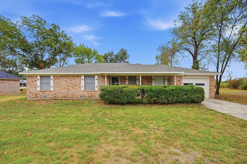 400 E Murdock Street, Collinsville, TX 76233