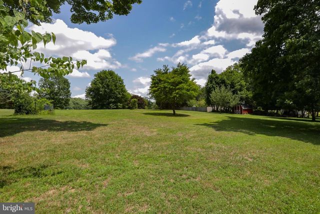 2 BINGAMAN RD, Reading, PA 19606