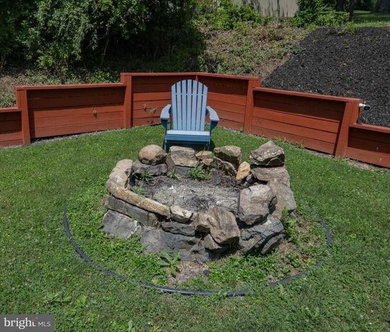 2 BINGAMAN RD, Reading, PA 19606