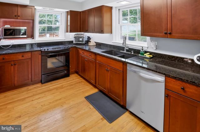 2 BINGAMAN RD, Reading, PA 19606