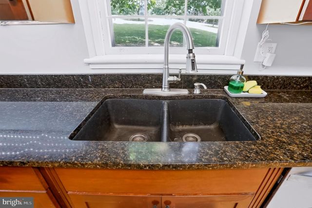 2 BINGAMAN RD, Reading, PA 19606