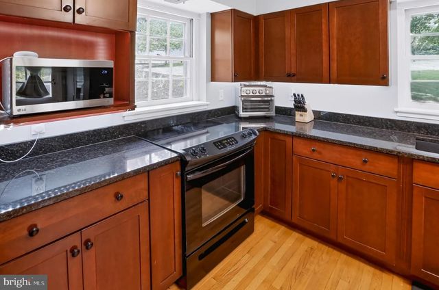 2 BINGAMAN RD, Reading, PA 19606