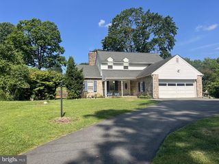 2 BINGAMAN RD, Reading, PA 19606
