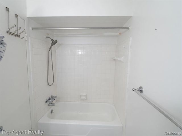 14211 Ivanhoe Drive, Sterling Heights, MI 48312