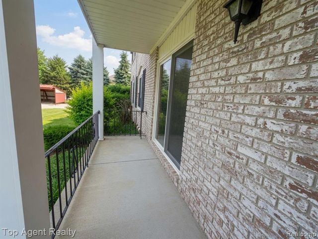 14211 Ivanhoe Drive, Sterling Heights, MI 48312
