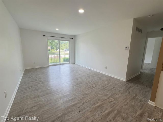 14211 Ivanhoe Drive, Sterling Heights, MI 48312