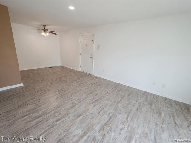 14211 Ivanhoe Drive, Sterling Heights, MI 48312