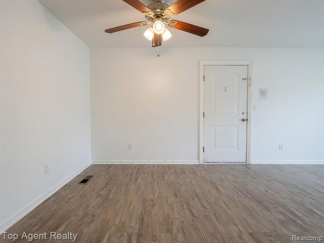 14211 Ivanhoe Drive, Sterling Heights, MI 48312