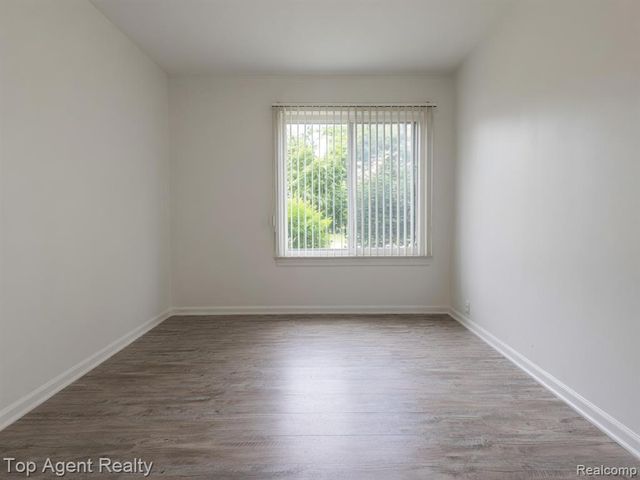 14211 Ivanhoe Drive, Sterling Heights, MI 48312