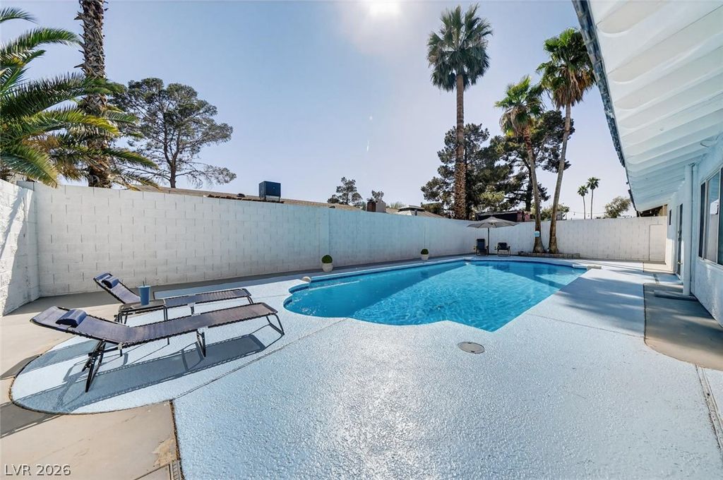 6191 Bullion Boulevard, Las Vegas, NV 89103 — exterior