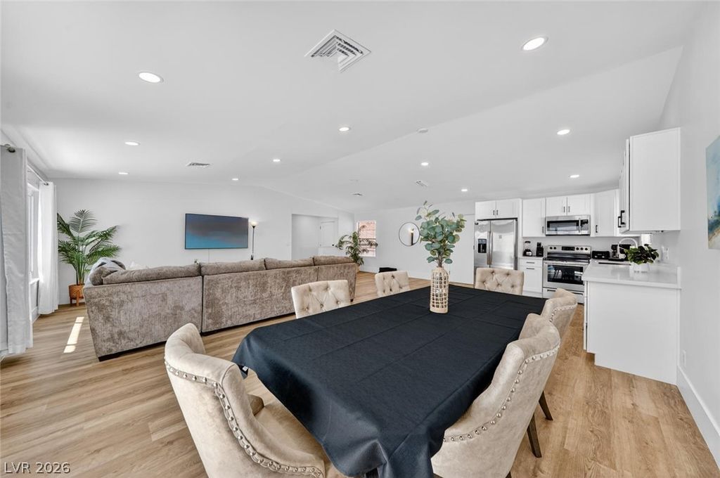 6191 Bullion Boulevard, Las Vegas, NV 89103 — photo 2