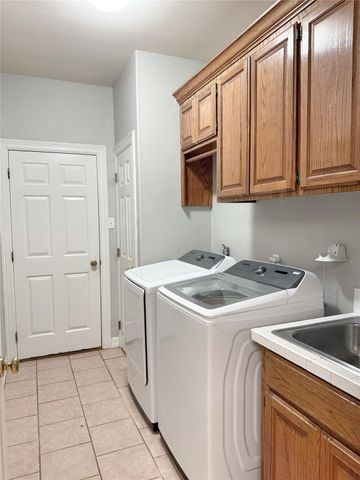 105 Thyme Trail, Lake Jackson, TX 77566