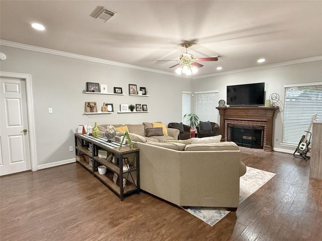 105 Thyme Trail, Lake Jackson, TX 77566