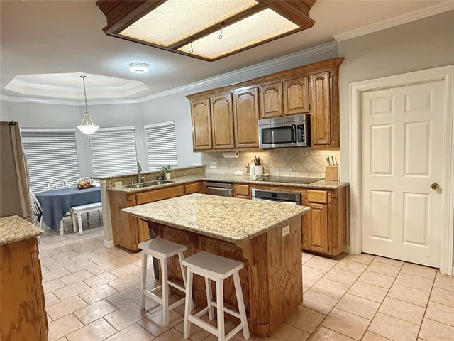 105 Thyme Trail, Lake Jackson, TX 77566