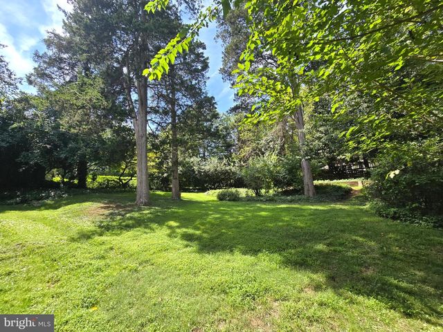 9422 LOCUST HILL RD, Bethesda, MD 20814