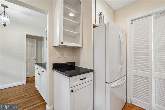 9422 LOCUST HILL RD, Bethesda, MD 20814