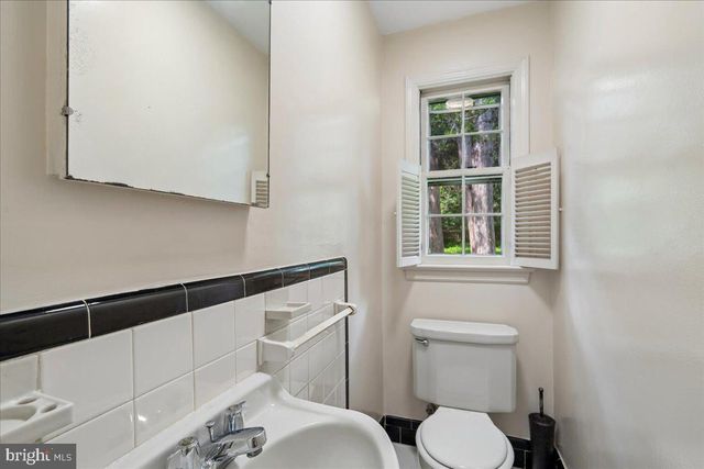9422 LOCUST HILL RD, Bethesda, MD 20814