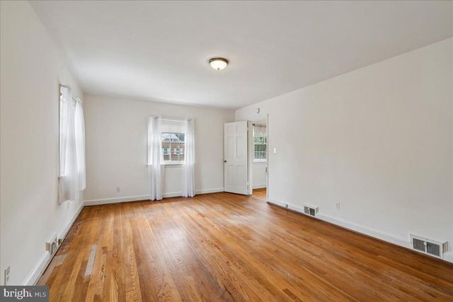 9422 LOCUST HILL RD, Bethesda, MD 20814