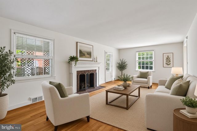 9422 LOCUST HILL RD, Bethesda, MD 20814