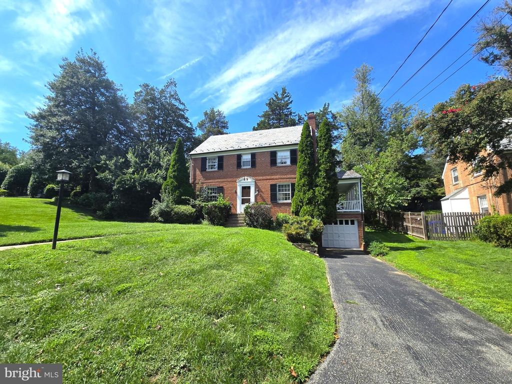 9422 LOCUST HILL RD, Bethesda, MD 20814