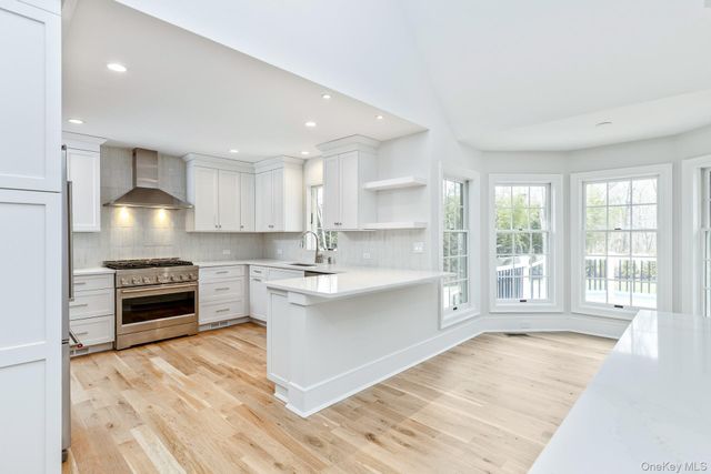 31 Windwood Court, Westhampton, NY 11977