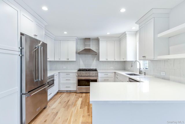 31 Windwood Court, Westhampton, NY 11977