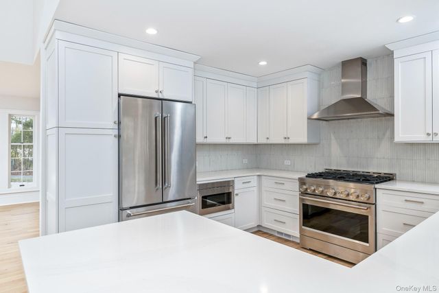 31 Windwood Court, Westhampton, NY 11977
